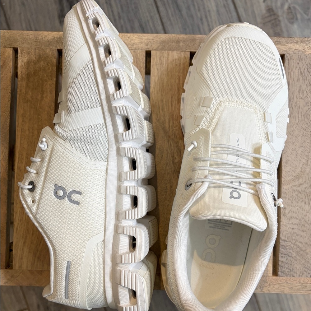 On Women's Cloud 6 Shoes (sz 7.5)